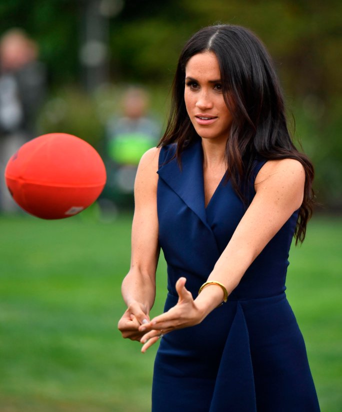 There's no better introduction to Victoria than a bit of Aussie Rules action!

GREAT to see the Duchess of Sussex get her game face on and have a go at our great game at Government House today!  #RoyalTourAustralia