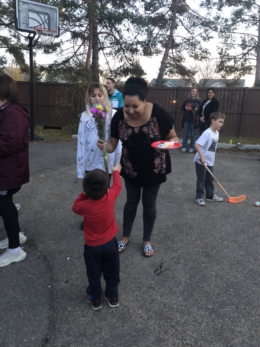 KittyKatKristin's tweet photo. @RachelNotley Thank you for highlighting this.  Our last minute flash mob of love was a huge success tonight! @CityofStAlbert @CathyHeron @CBCEdmonton @ctvedmonton @CitytvEdmonton https://t.co/ZgAAgiNl8J