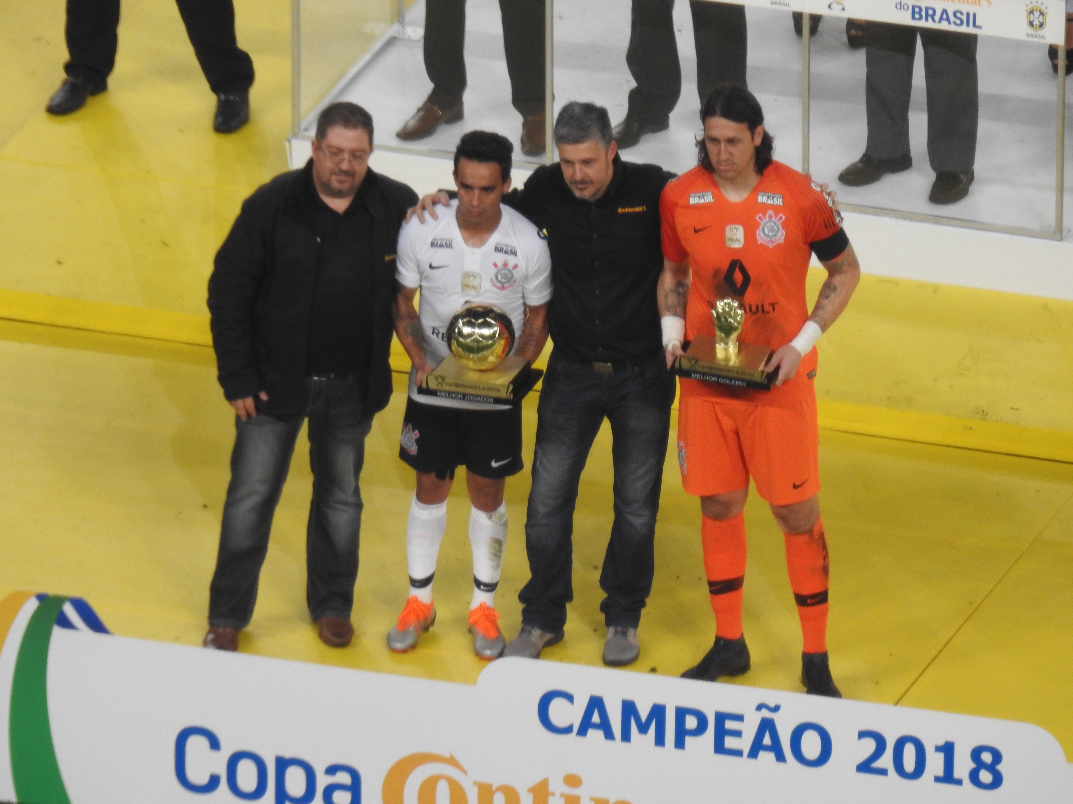 Bruno Cassucci on X: Jadson ganhou o prêmio Bola de Ouro da Copa