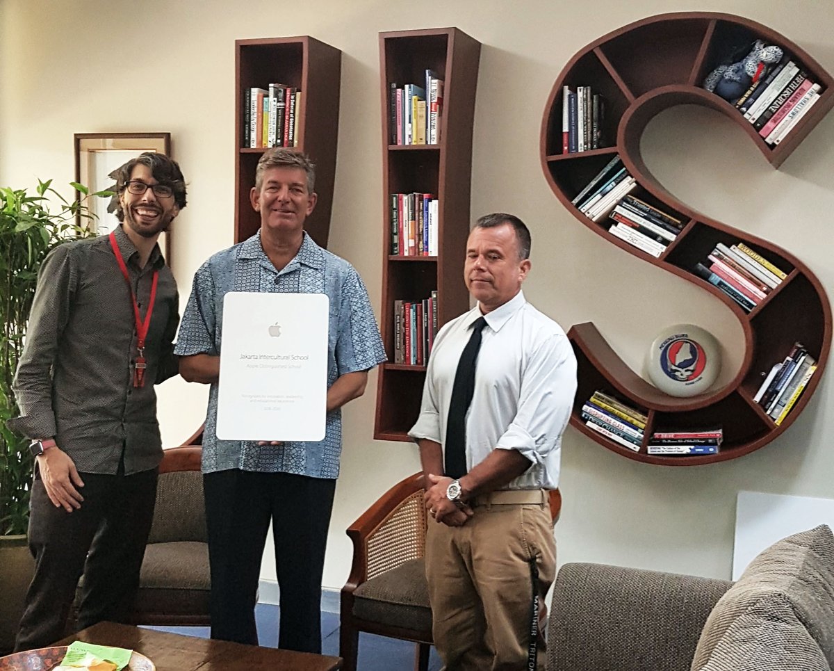 JISofficial's tweet image. We’re proud to announce that JIS has once again met the requirements of being an Apple Distinguished School, a title presented to only 400 schools in 29 countries — and only two in Indonesia. #bestfortheworld #innovaticeschools #supportlearning #edtech #EveryoneCanCreate