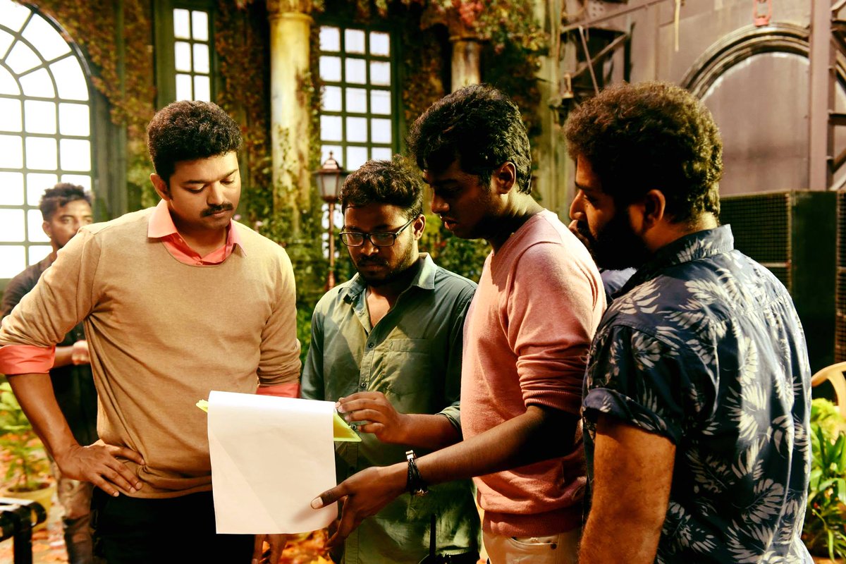 karthikrajvfc's tweet photo. #1YearofMegaBBMERSAL #Thalapathy #Vijay
#Mersal 1080p HD snaps - https://t.co/F6QvUJWQe8
#VFC #OTVFC #AalaporanTamizhan @Lyricist_Vivek https://t.co/xJoosDATxM