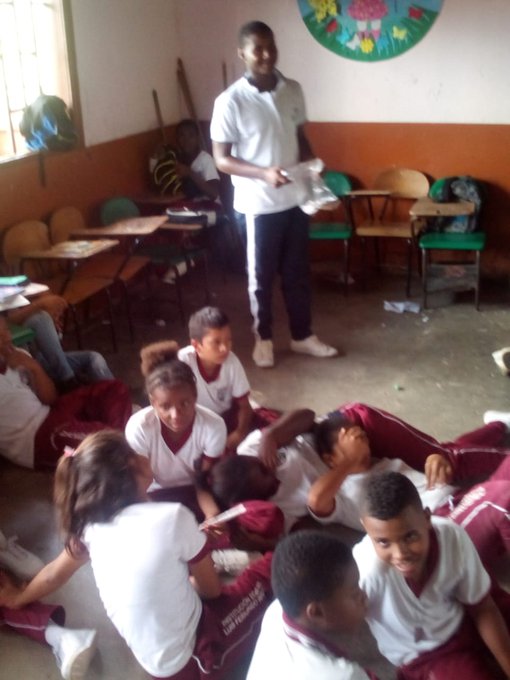 realizaci&oacute;n de charlas en aulas, para concientizar a los estudiantes de la contaminaci&oacute;n provocada al