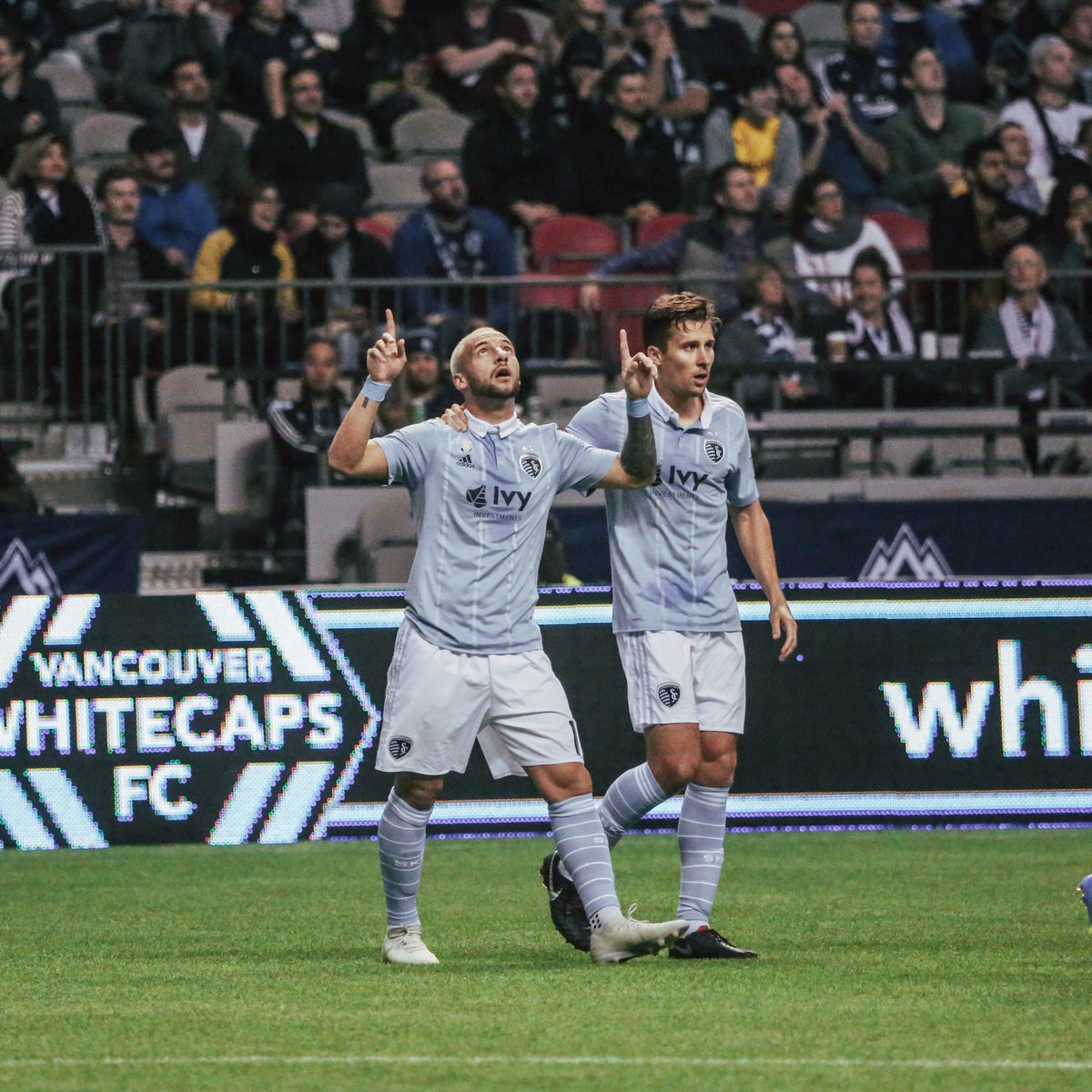 What a moment. 15 minutes remaining... time to find our winner.   #VANvSKC 1-1 #ForGloryForCity https://t.co/nqsDz9vM5g