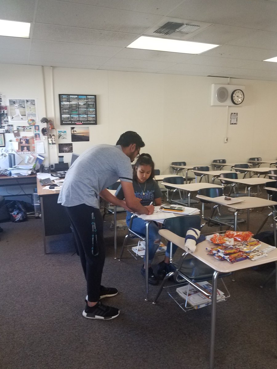 WAVEpact's tweet photo. Get ready, set, go! Official kickoff of #csusmmath22scholars at @VHSPanthers Big thanks goes out to Mr.Isbell @corraolearning for working with @CSUSM and @WAVEpact to bring #math22. Thanks Kheng Waiche and team. #WAVEpact #IamAmazinG https://t.co/LRl9OJIVmO