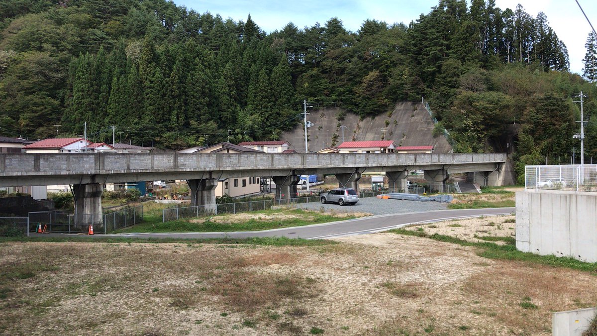 たべすきー 田老の街並み その16 三陸鉄道の新田老駅が 3枚目の写真の右側の辺りに作られるそうです 現在の田老駅 は階段を登らないとホームにはいけませんが 新駅はバリアフリーになるそうです 宮古市 田老 三陸鉄道 新田老駅 たべすきー 田老の街並み その16 三陸鉄道の新田老駅が 3枚目の写真の右側の辺りに作られるそうです 現在の田老駅 は階段を登らないとホームにはいけませんが 新駅はバリアフリーになるそうです 宮古市 田老 三陸鉄道 新田老駅