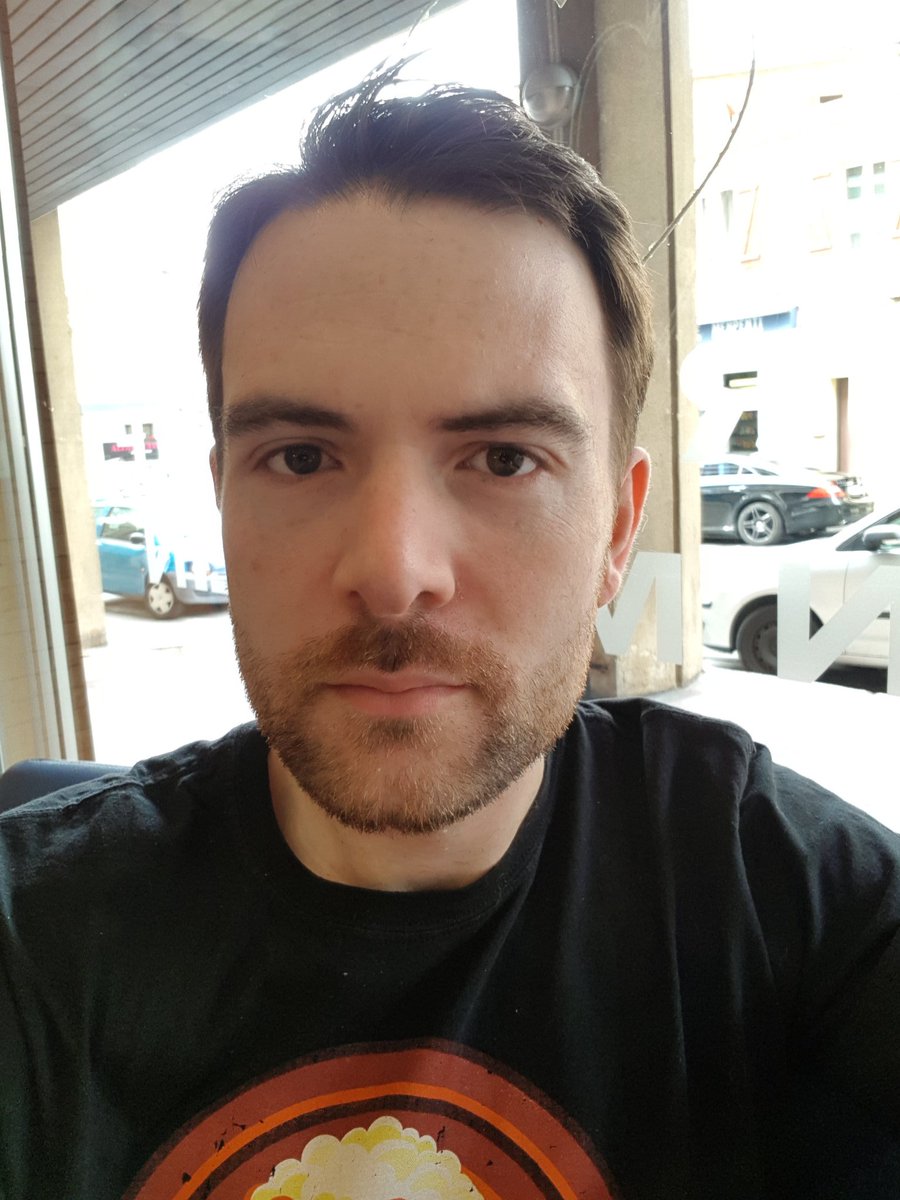 Frederic_Molas's tweet photo. N'empêche ma vie est cool depuis j'ai repris le rôle de l'ancien gros jdg #complot https://t.co/fR7u428B3n