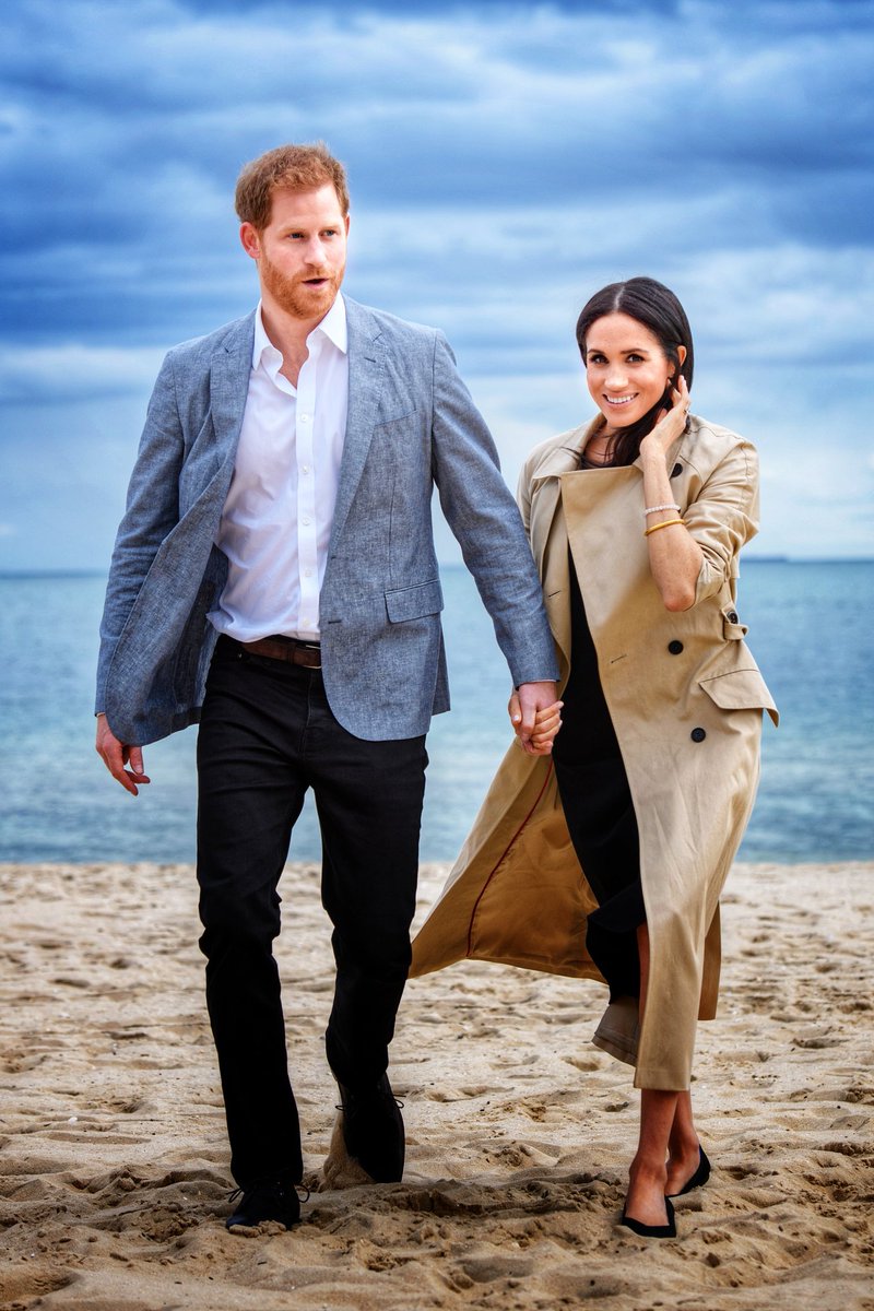 My favourite picture today.Prince Harry and Meghan Duchess of Sussex take a stroll on #Melbourne Beach #RoyalVisitAustralia #RoyalTourAustralia #Royals