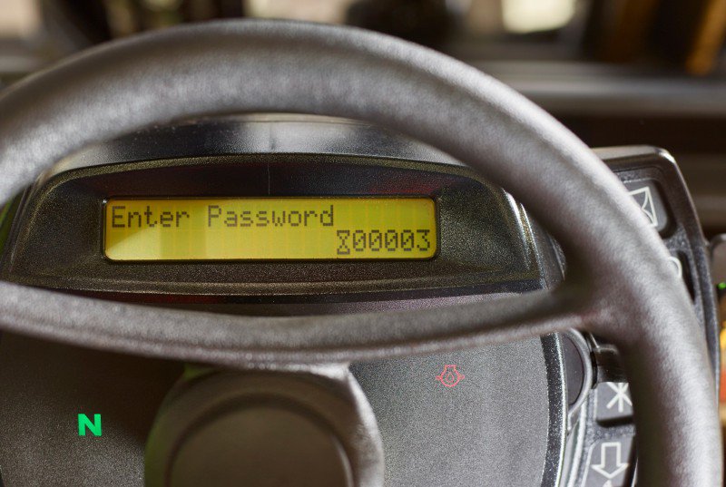 На погрузчиках Hyster доступ к управлению может быть ограничен с помощью кода. Функция позволяет адаптировать погрузчик к операторам с различным уровнем подготовки. #погрузчик #hyster #lifttruck #союзкомплектавтотранс #погрузчики #погрузчиквилочный #купитьпогрузчик #автопогрузчик