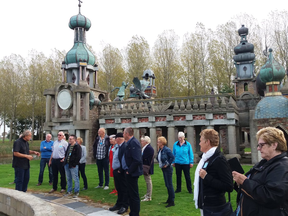 schotgroep's tweet photo. Het was weer een gezellige dag voor de vutters van de Schot Groep. Hier bij de tweede stop, Nederlands Kremlin in Winkel. https://t.co/LP3QYPNJMl