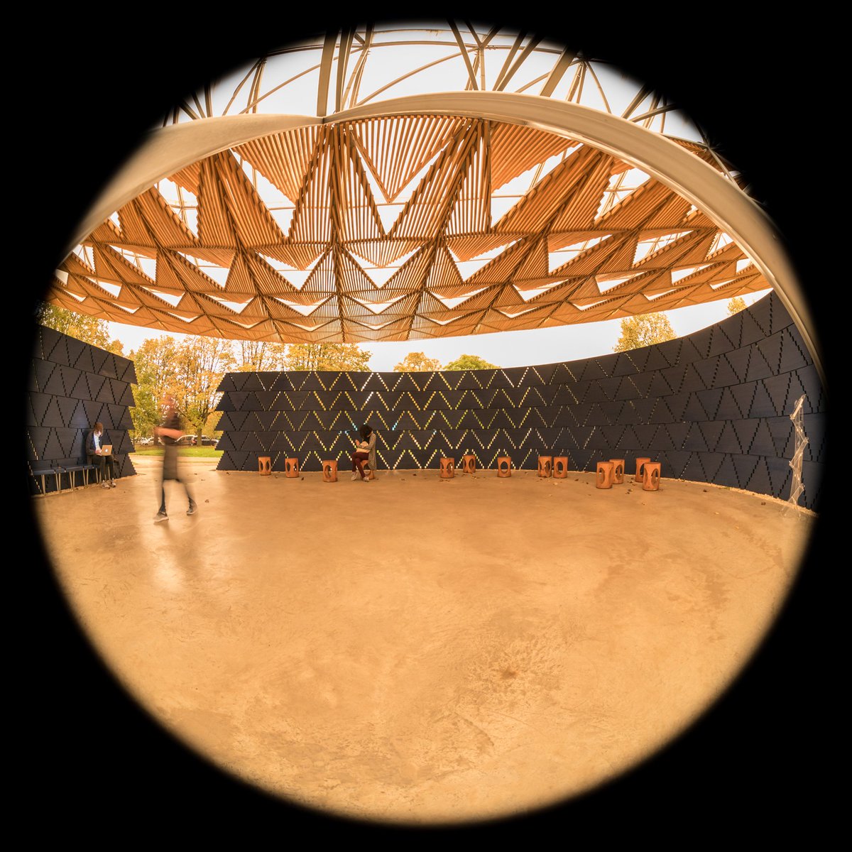 HarrisonPhair's tweet photo. The #serpentinepavilion2017 @serpentineuk on the day of #storm  #ophelia #hurricane And #sand #orange #sky !

#london #hydepark #art #architecture #architect #photography #nikon @YVESWAUTHIER @nikonownermagazine @jounderhill
#design #artwork https://t.co/QmYST4yma7