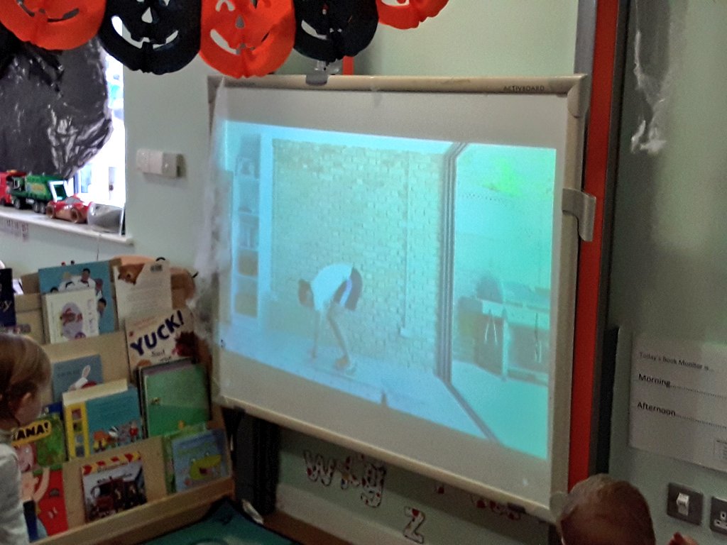 springnortheath's tweet image. Yesterday on #NurseryPractitionerDay. The staff and children, enjoyed getting active with a exercise video, it was so much fun to see all the children attempt all the aerobic moves! Afterwards we had a healthy lunch party with the children which yummy and tasty! #springnurseries