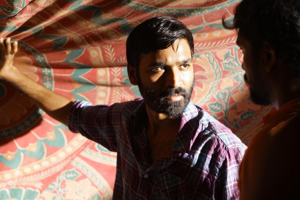 Trollvipoffl's tweet photo. #Vadachennai had a record breaking humongous opening ! official Reports will be out soon ! Keep calm &amp; don't believe any Fake Figures ! @wunderbarfilms @LycaProductions are expected to reveal https://t.co/Ownj3qlMwU