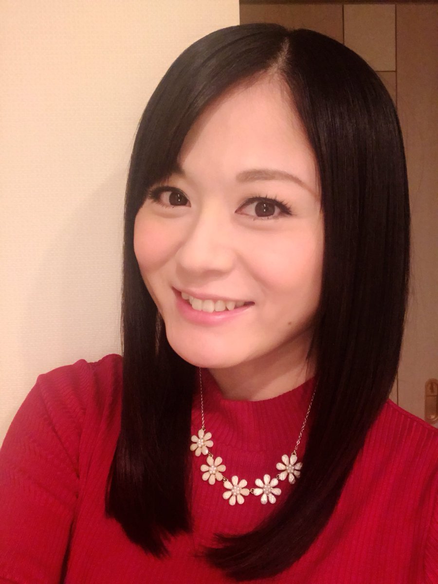 織田かおり 最近笑ってないなぁ だから笑ってみた 今の髪型は こんな感じ 久しぶりに前髪伸ばしてみてる