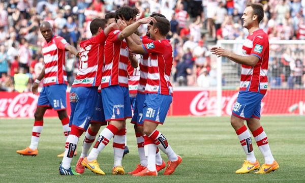 FichajesDigital's tweet photo. El Granada planta cara a Málaga y Depor con regalo del Athletic https://t.co/S3Htm1mNuh https://t.co/hlOIXST6af