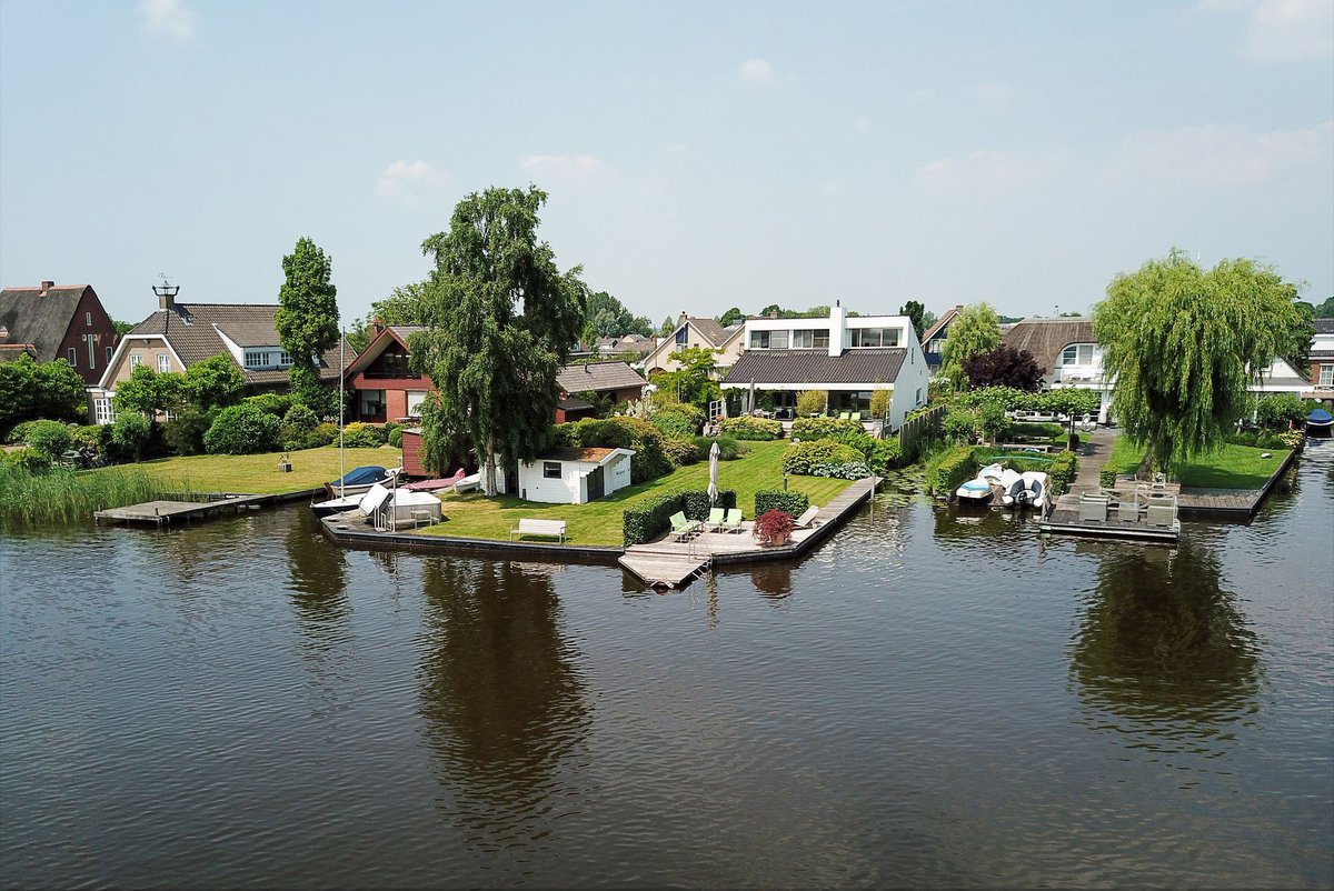 LEDSgoGREENER's tweet photo. @Jachthavens

Lekker je boot bij je eigen huis aanleggen? Ons huis aan de Nieuwkoopse Plassen staat te koop. Kijk voor meer informatie op: https://t.co/mjnrkExufD https://t.co/kYRUmsryXz