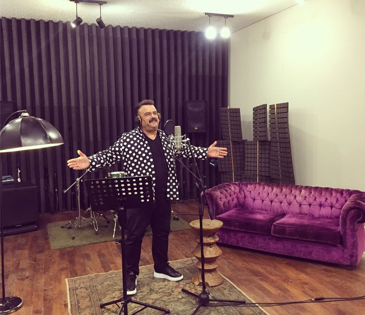 BÜLENT SERTTAŞ ile “Çakallarla Dans 5” filmi için kayıttaydık...MüzikEvi... #bülentserttaş #çakallarladans5 #müzikevi #cihangirmuzikevi