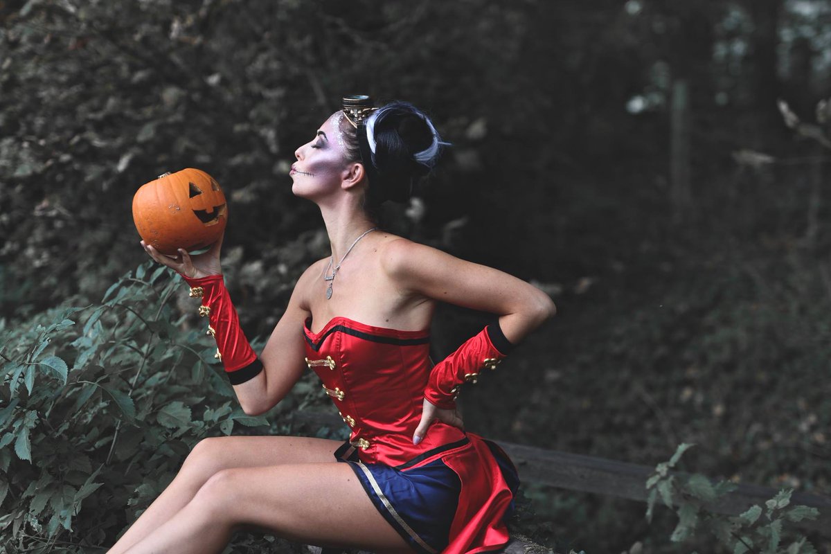 💕 Why not dress up as a sexy ringmaster this Halloween? 🎃😍

📸 CREDIT: ow.ly/hPUh30mhnxq