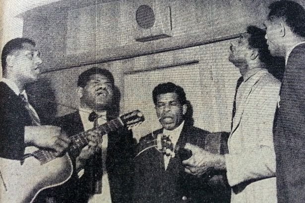 𝙋𝘼𝙎𝙄𝙁𝙄𝙆𝘼 𝙍𝙐𝙂𝘽𝙔 𝙇𝙀𝘼𝙂𝙐𝙀 (@pasifikarl) on Twitter photo The Pioneers! Fijians Joe Levula, Voate Drui, Usa Korodrau, Sitai Burogolevu and Orisi Dawai with <a href="/RochdaleHornets/">Rochdale Hornets</a> (England) in the 1960s @TLCRF80mins The Pioneers! Fijians Joe Levula, Voate Drui, Usa Korodrau, Sitai Burogolevu and Orisi Dawai with <a href="/RochdaleHornets/">Rochdale Hornets</a> (England) in the 1960s @TLCRF80mins