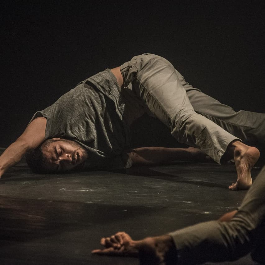 CelsoBrandaoma's tweet photo. O Espetáculo Frestas, Fôlego e Pele, do @balecidadecampinagrande encantou a todos que foram ao Teatro Arthur Azevedo no terceiro dia da XII Semana Maranhense de Dança.

Fotos: @anfevisual 

#xiismd2018 #semanamaranhensededança 
@governoma @cemar116 https://t.co/EMOckHSt0k