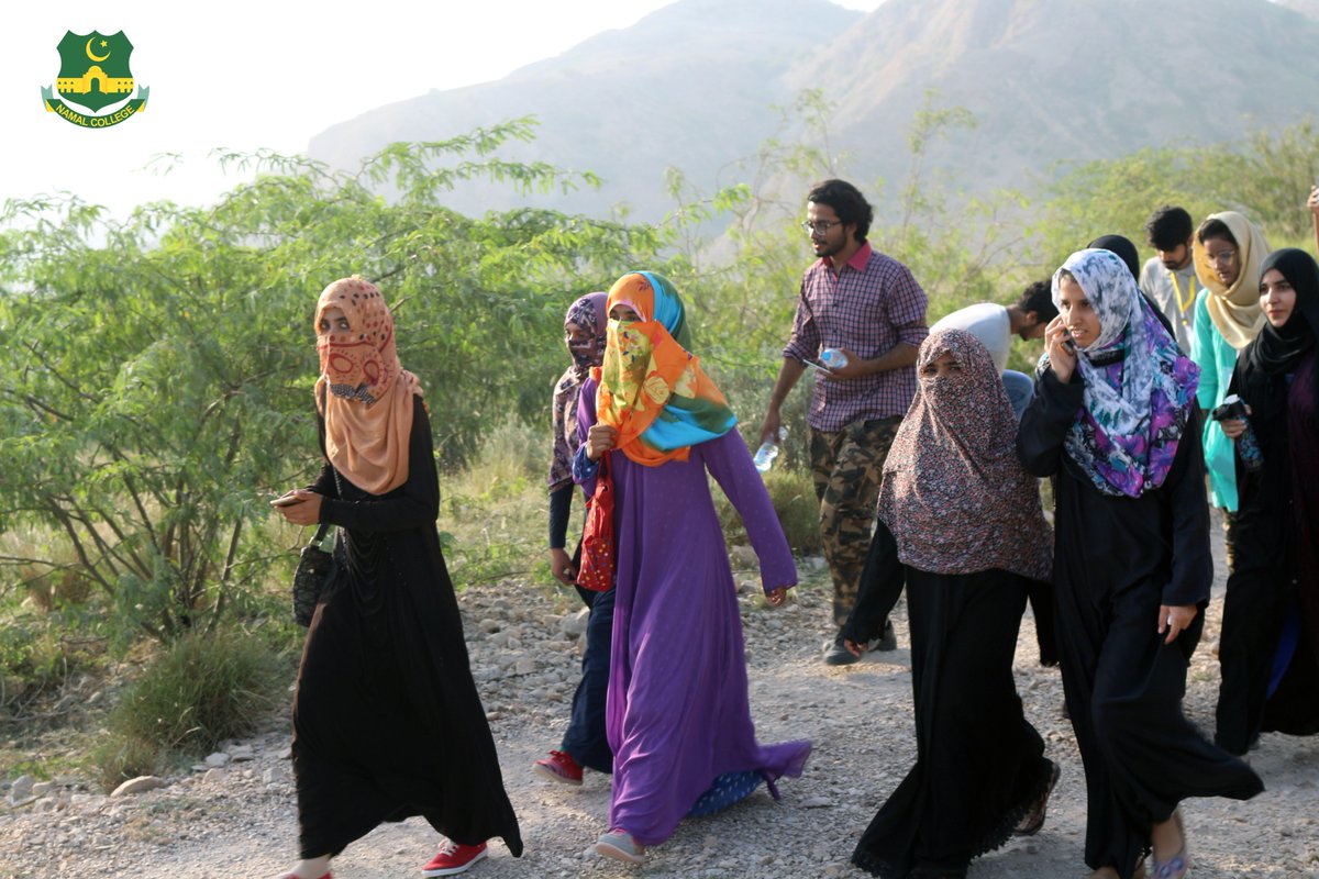 namalglobal's tweet photo. Freshers were very excited and enjoyed every moment of the hike. Some of the boys reached the peaks of the mountains and girls were never ready to accept defeat. At the end of this fun-filled but hectic activity, students were served with traditional confection and tea.
#Namal https://t.co/h4f1eqYZui