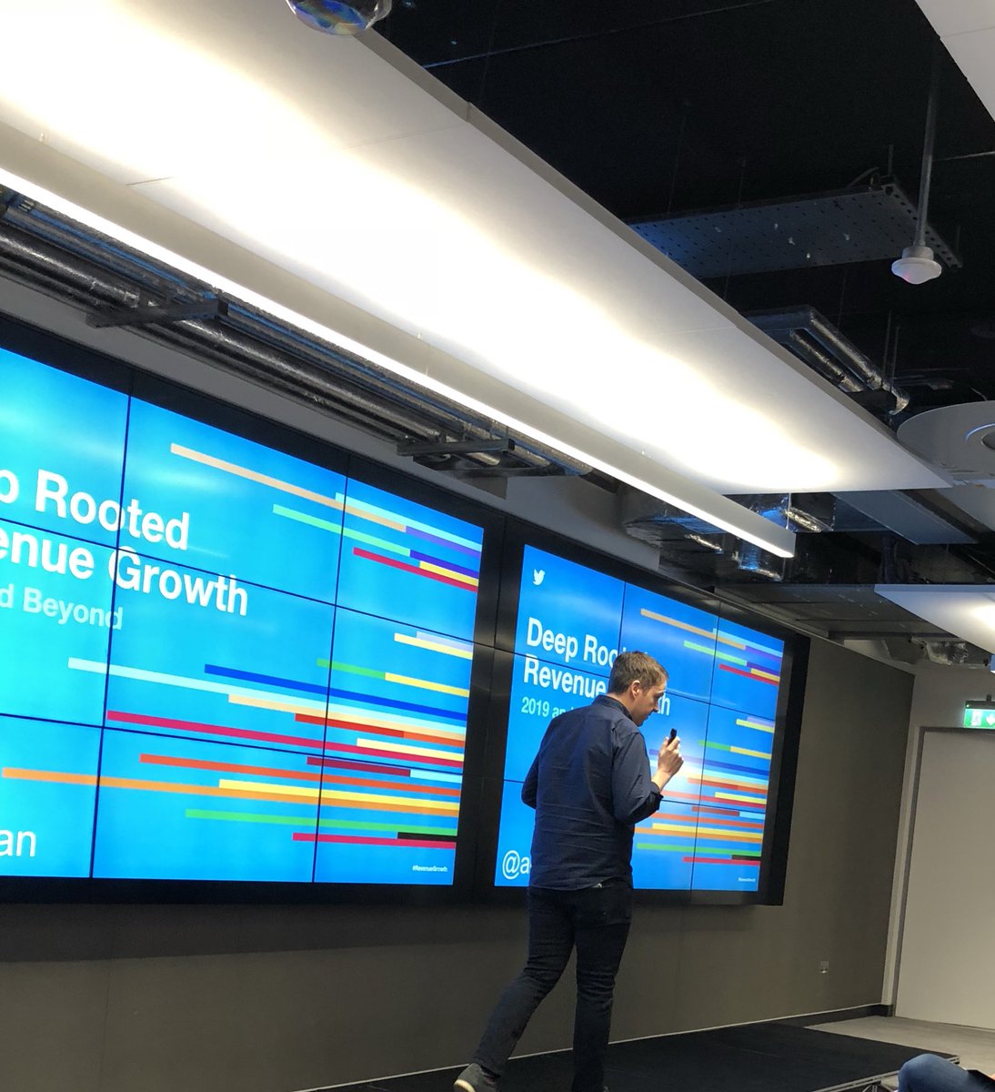 lloyd_biz's tweet photo. @aodhan inspiring at #SPLS18 walking us through Deep Rooted Growth https://t.co/mWqBSRgZfD