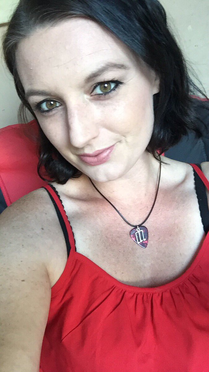 Model_Catrina's tweet photo. When you feel pretty 🤩😍😻#Smiggles #feelingmyself #handmadejewelry #follyfairies #musicfuelsmysoul https://t.co/znq3F0M8rB