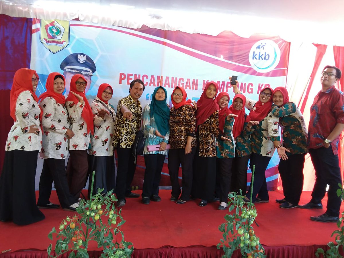 Pencanangan #KampungKB "LESTARI" Dusun Ngasinan Desa Kepatihan Kec. Selogiri (16/10/2018) oleh Tim Pencanangan #KampungKB dari dinas <a href="/DPPKBdanP3A/">DPPKB&P3A Wonogiri</a> bersama jajaran Forkompincam serta PLKB Kec. Selogiri. 
#KampungKB 
#KBsukses
#SesarenganMbangunWonogiri