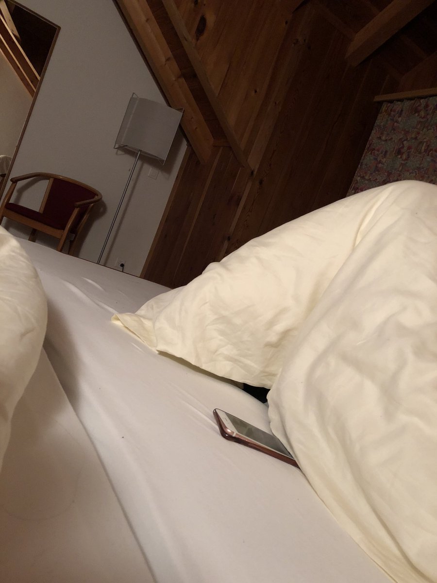 NosdeoLaura's tweet photo. 5 more minutes 🙏🏼😴 #sc2018_02 https://t.co/iixu9j8gTl