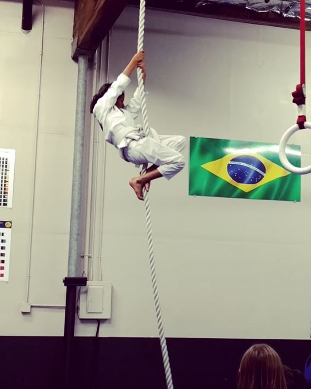 icechamber's tweet photo. So proud of our Jiu-Jitsu girls! 💪 Courage, bravery, and the willingness to take calculated risks! Each one, teach one! Great job Professor @igorestrellabjj in preparing our young ladies to be confident and secure in themselves! 👊 #jiujitsu #selfdefe… https://t.co/MjBTS0fybl https://t.co/KdA1YXaapI