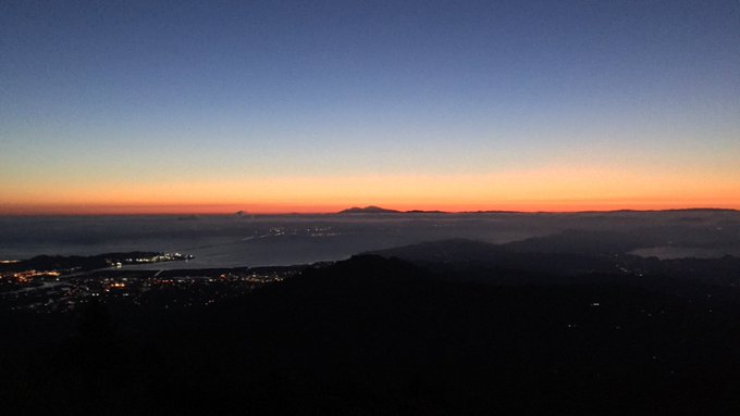 Tam summit (#4) this morning. Chased @BryanTing once again to an uphill PR (sub-90min!), just made the<a class="tags" target="_blank" title="On Twitter" href="/?out=eyJ0eXAiOiJKV1QiLCJhbGciOiJIUzUxMiJ9.eyJpYXQiOjE3MjQ2NjA5NzQsImlzcyI6InR3cG9ybnN0YXJzLmNvbSIsIm5iZiI6MTcyNDY2MDk3NCwiZXhwIjoxNzU2MTk2OTc0LCJyZWRpcmVjdF91cmwiOiJodHRwczovL3R3aXR0ZXIuY29tL0JyeWFuVGluZyJ9.9uCO1DBmVPbDQ7REeOXlpn737HgvJRsJNT3vDy0EzPFliRB672ju2-aTkxA90r2NFA7rWVvsaOUi1sfDhpufyQ">@BryanTing</a><a href="/tag/beautiful"class="tags"><span>#beautiful</span></a><a href="/tag/sunrise"class="tags"><span>#sunrise</span></a><a href="/tag/running"class="tags"><span>#running</span></a><a href="/tag/record"class="tags"><span>#record</span></a><a href="/tag/mttam"class="tags"><span>#mttam</span></a><a href="/tag/kevinflynn"class="tags"><span>#kevinflynn</span></a>