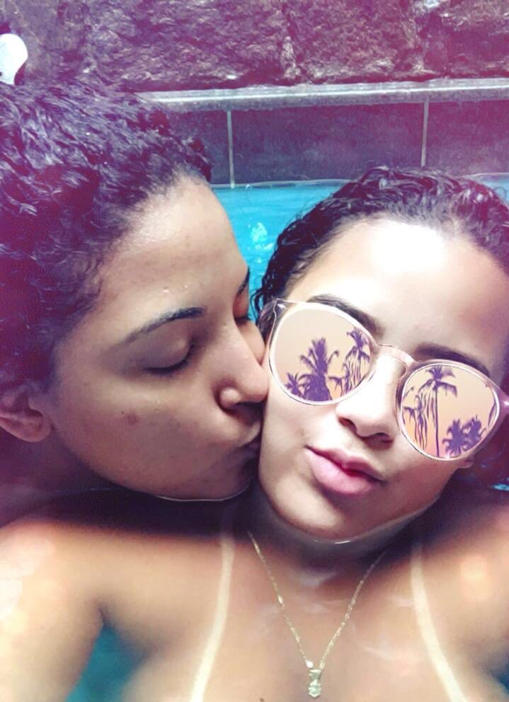 FlavinhaBriitto's tweet photo. ‘ Sobre nós duas, ninguém nunca vai saber de tudo. 👩‍❤️‍💋‍👩💟 

Melhor dia com meu amor 🏩🤭 @_tjnfla https://t.co/OHJ8p8eQM0