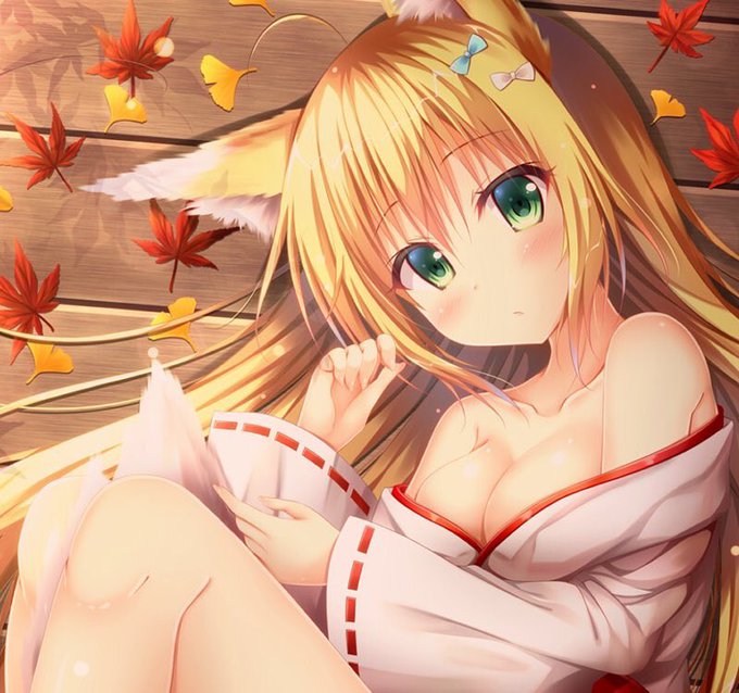 描かせて頂いたキツネちゃんのタペストリーが通販にて販売中です!ご興味のある方はぜひよろしくお願いします😀→ https://t.co/1pjNw0KcWF 