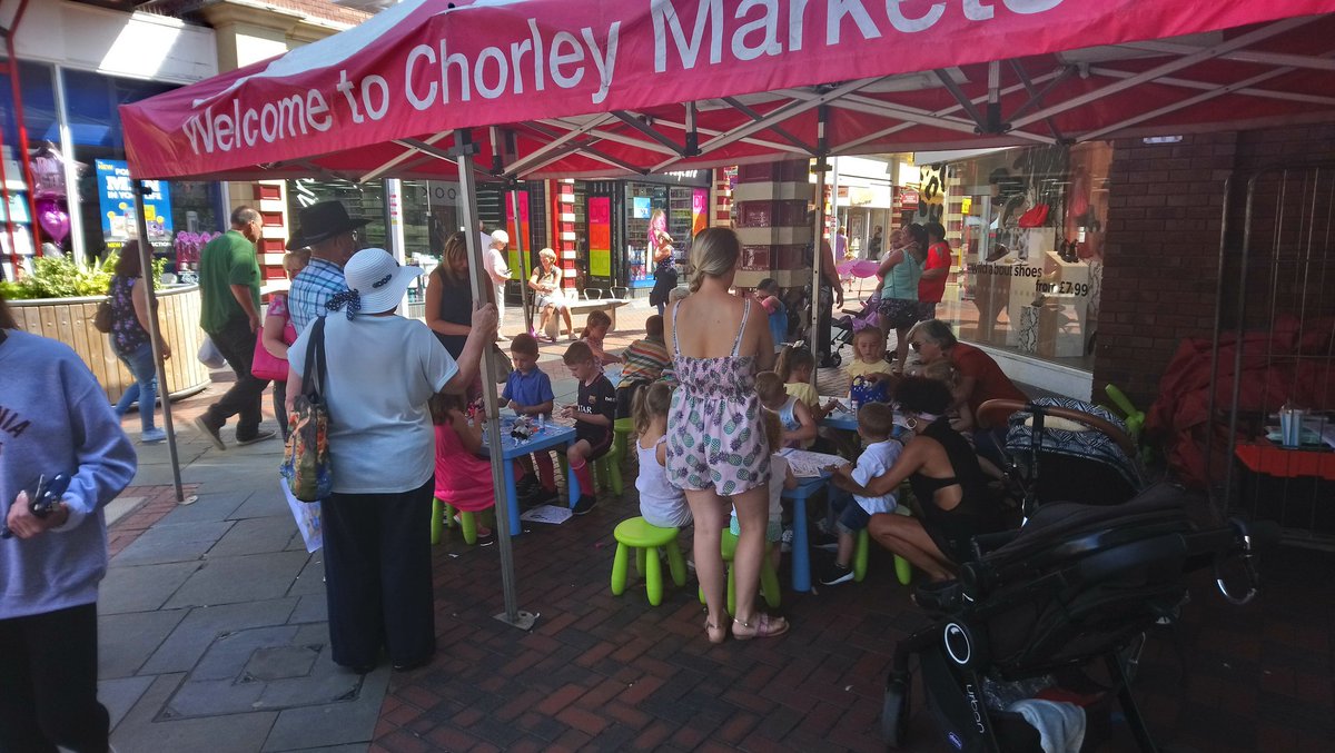 ARTv_Preston's tweet photo. We had lots of #artventurersfun over the summer... Looking forward to bringing it back to @mwchorley for some #halfterm #Halloween #free #crafts #Chorley 😘👍🙌 https://t.co/e96zkDGnTa
