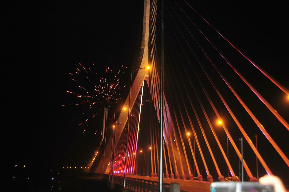 U_WildSafaris's tweet photo. You no-longe need to go to #paris for a marriage proposal, the #SourceofNilebridge could be a perfect place for you.
In case you missed the #fireworks at the #SOTN bridge
There you go....
https://t.co/sa53oEUPvW #visitUganda #jinja #Newbridge #adventuretime #adventureTown https://t.co/aWdnqtMHMe