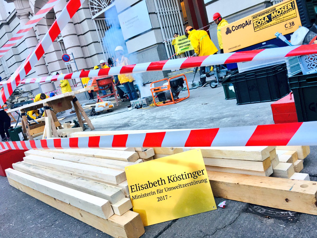 SophieLampl's tweet image. Budgetkürzung, Staatsziel Wirtschaftswachstum, Standortgesetz, UVP-Gesetz. Schwarz-Blau fährt einen Frontalangriff gegen Umweltschutz in Österreich. Die politische Verantwortung dafür trägt Ministerin @ElliKoestinger. Wir bauen ihr ein Mahnmal um sie täglich daran zu erinnern.