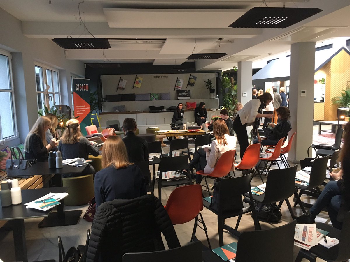 Cision_DE's tweet photo. Wie freuen uns über die zahlreichen Gäste zum #Cision Meets mit Sebastian Matthes vom @handelsblatt @DesignOfficesDE https://t.co/r0oGtfXiTi