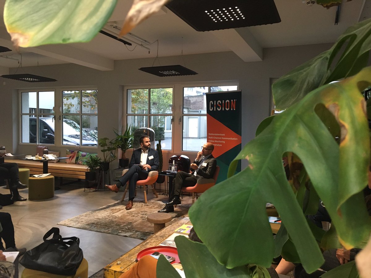 Cision_DE's tweet photo. Wie freuen uns über die zahlreichen Gäste zum #Cision Meets mit Sebastian Matthes vom @handelsblatt @DesignOfficesDE https://t.co/r0oGtfXiTi