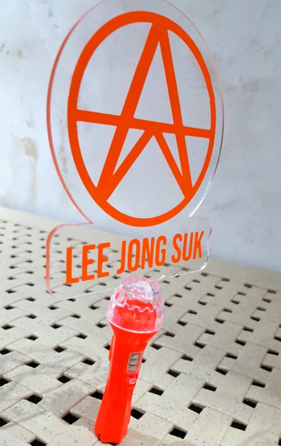 Chimmie78447282's tweet photo. Unofficial Lee Jong Suk lightstick
#ljsInMnl #affordable#madeinacrylic#wecreateyourimagination#chimmiessouvenirgiftshop https://t.co/C54xZLFUO1