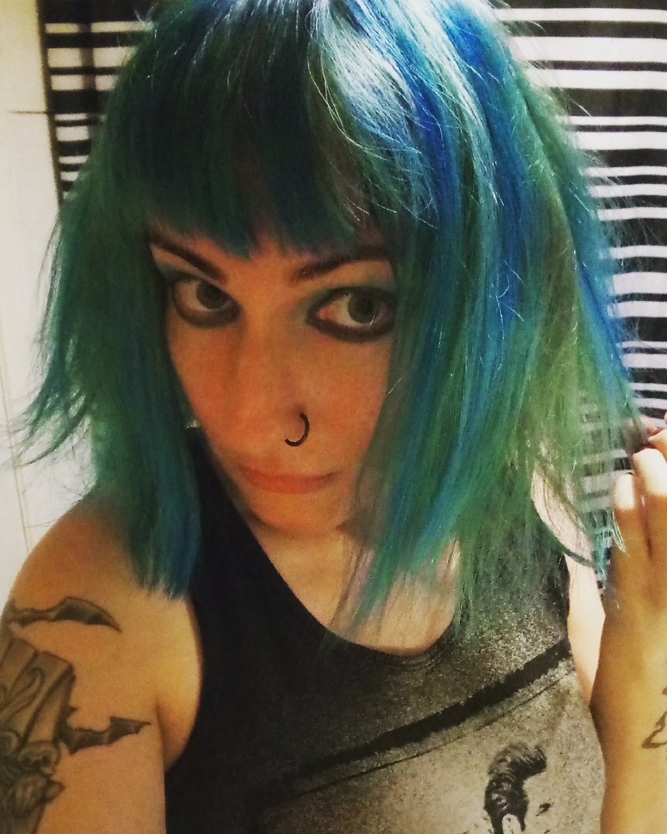 carpenterisgod's tweet photo. I mixed 2 blues together and became a mermaid ๐ #ThursdayThoughts #blueblueblueblue https://t.co/1rynoTM0zG