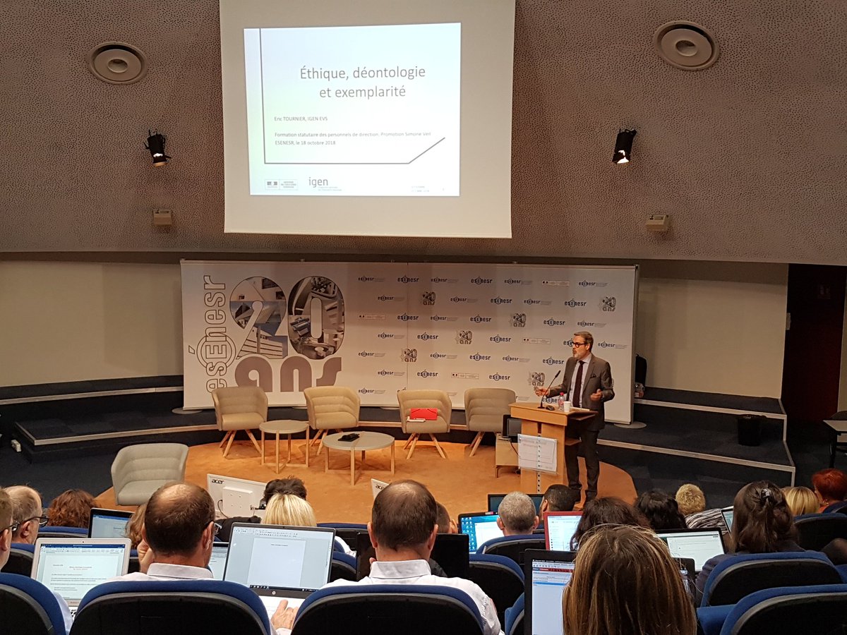 faroukaitouaret's tweet photo. #ethique, #deontologie et #exemplarite au programme de la conférence d @EricTournier a destination des #perdir2018 à l @ESENPOITIERS https://t.co/Ck8y9fBVAS