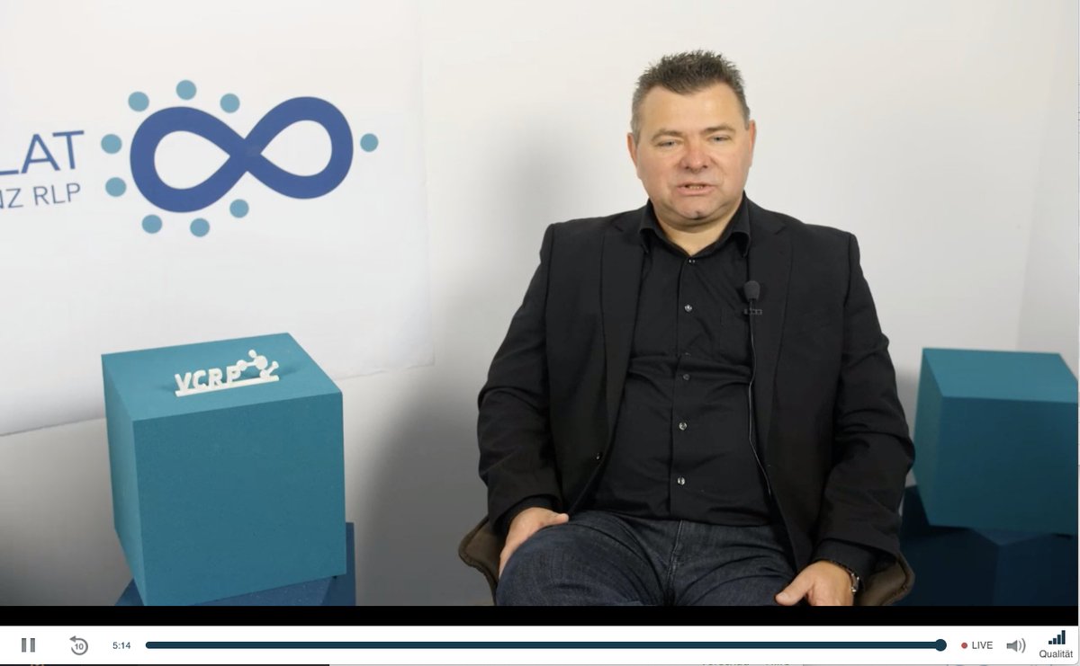 VCRPNews's tweet photo. Los geht es mit der Begrüßung und einem kurzen Update zu @openolat und den VCRP durch unseren Geschäftsführer Konrad Faber. Und nun stellt Meike Schmidt den Ablauf des Tages vor. #lmsk18 https://t.co/CQ64dPN6RY