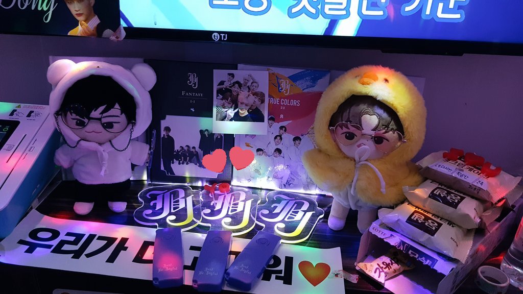 Forever_787_to's tweet photo. #JBJ_1주년_축하해

풀대기들이랑 코노에서 눈누난나하고있는데 룸곡나ㅜㅜㅜㅜㅜ https://t.co/PQU4D0HqH3