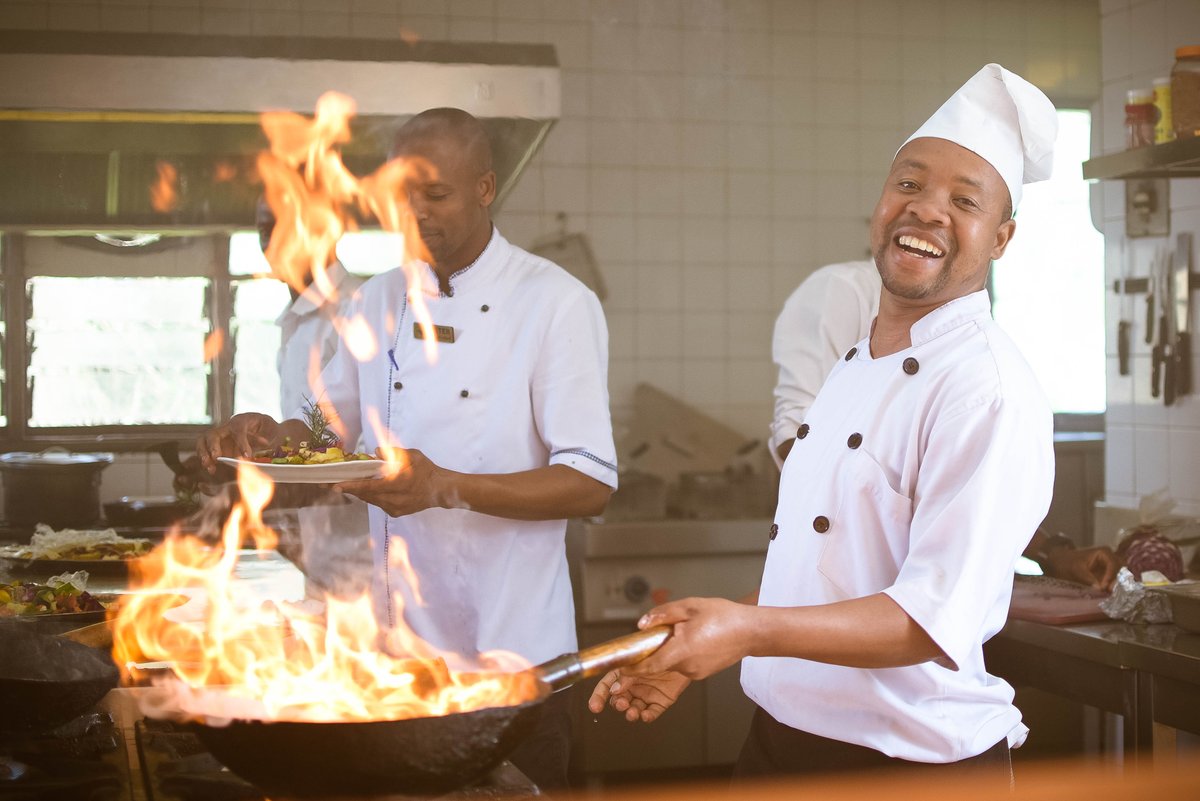 IlboruCollect's tweet image. The legendary Ilboru Safari Lodge Kitchen, Arusha, Tanzania. #tastyfood #wecookforyou #safariflavour #theilborucollection.
