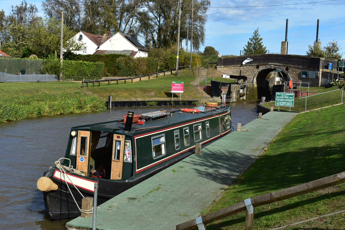 ScholarGypsyOx's tweet photo. Fun trip to @FoxNarrowBoats  in March at the weekend with @rich1tony @HilarySJudge 

https://t.co/FAynSz8ziJ https://t.co/cWGIRMRRWh