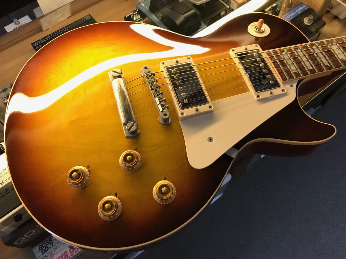 musicplant's tweet photo. 【つくば店】
Gibson Custom Shop Les Paul 1958 Reissue LPR8 の中古が入荷!
58特有のプレーントップに角度によってフレイムが浮かび上がります!
状態も良く、これからメンテナンスですが、特価にて店頭に並ぶ予定です!
#MP新着 #Gibson #GibsonCustomShop #LesPaul #LesPaulStandard #LPR8 https://t.co/tUbtJ8rLFt