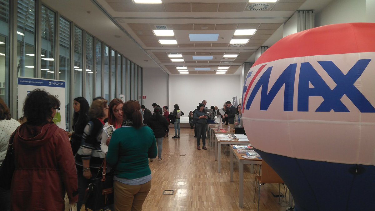 chamberidigital's tweet photo. Lleno total en #Chamberí en la feria de #empleo que se celebra en Galileo, 47. No olvides traer tu CV y los oídos abiertos para los #talleres y consejos que se imparten para encontrar #trabajo en #Madrid. Hasta las 15:00 horas sólo hoy. https://t.co/WVbG9sk68k