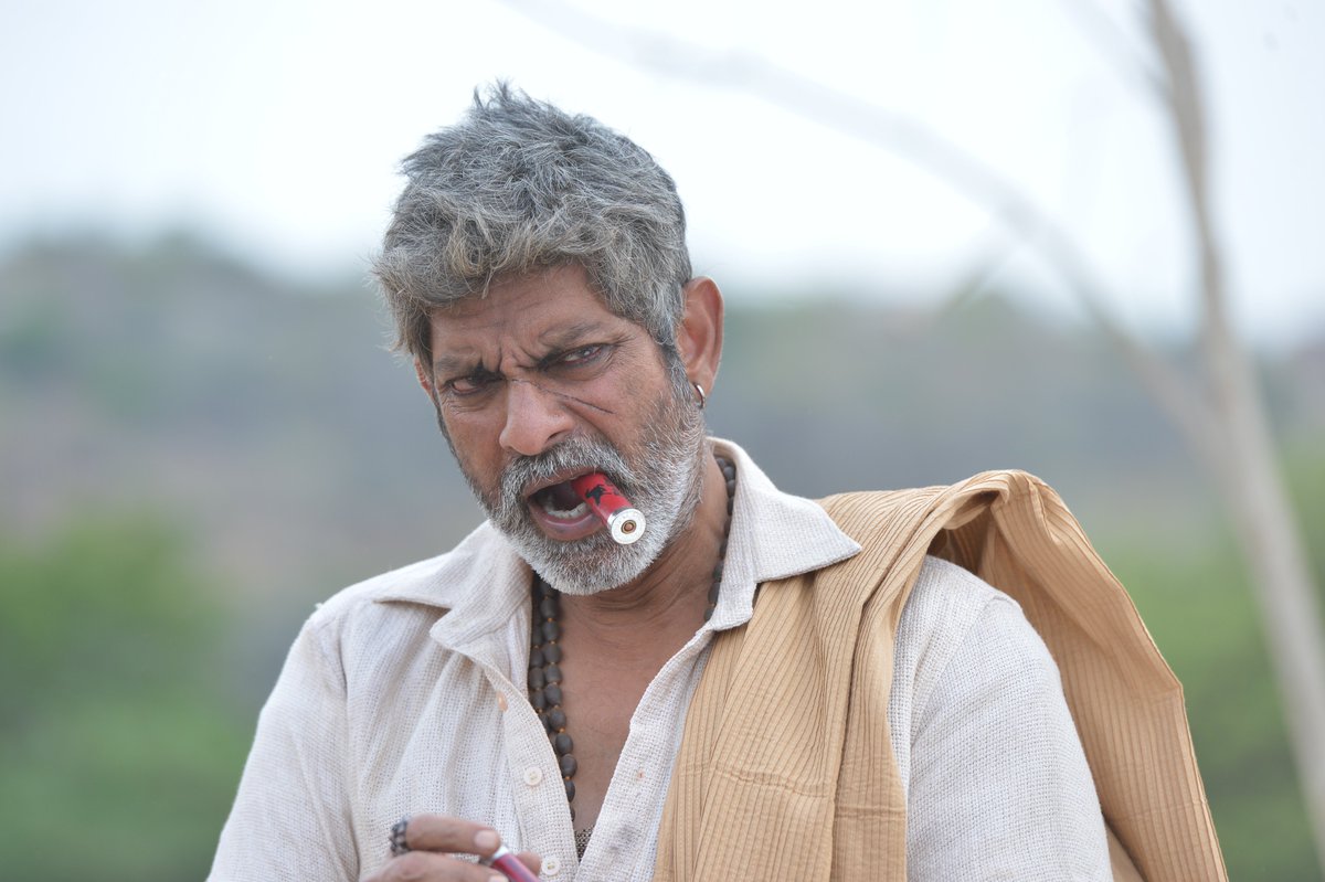 IamJagguBhai's tweet photo. Enjoy #AravindhaSametha this dussehra at theatres near you!
Wishing everyone a very #HappyDussehra https://t.co/Eb5stA7Qu2