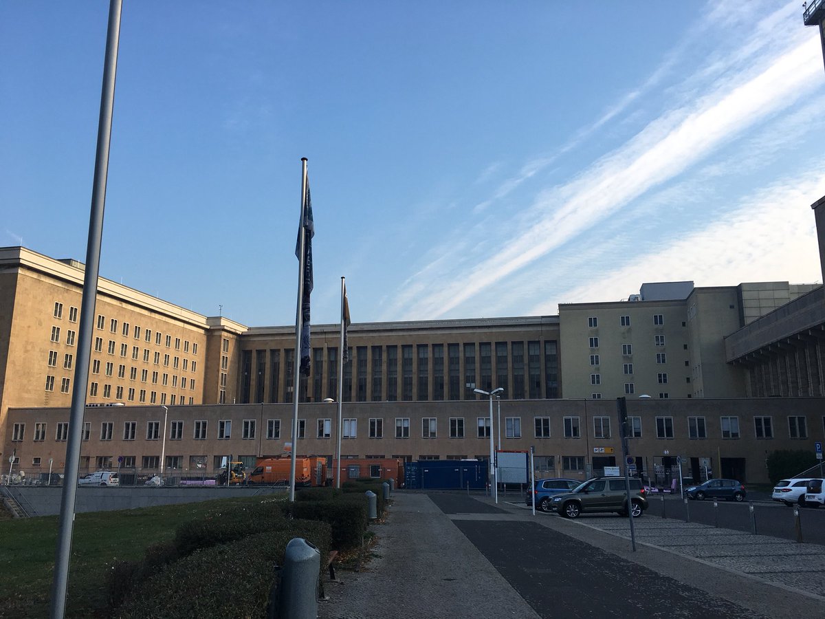 So sieht also ein fertiger Flughafen aus. #berlin