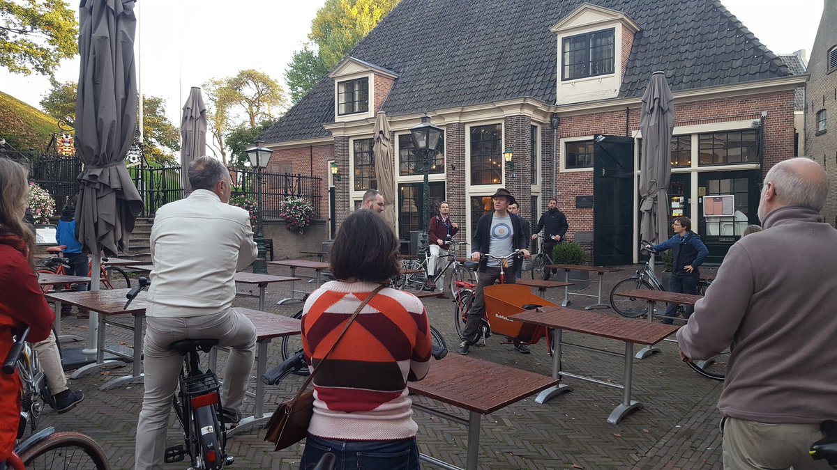 CGutierrez_SLAS's tweet photo. SLAS Bike tour! Great way to energise your morning! #slashcs18 @SLAS_Org https://t.co/l8RIBVM3BB