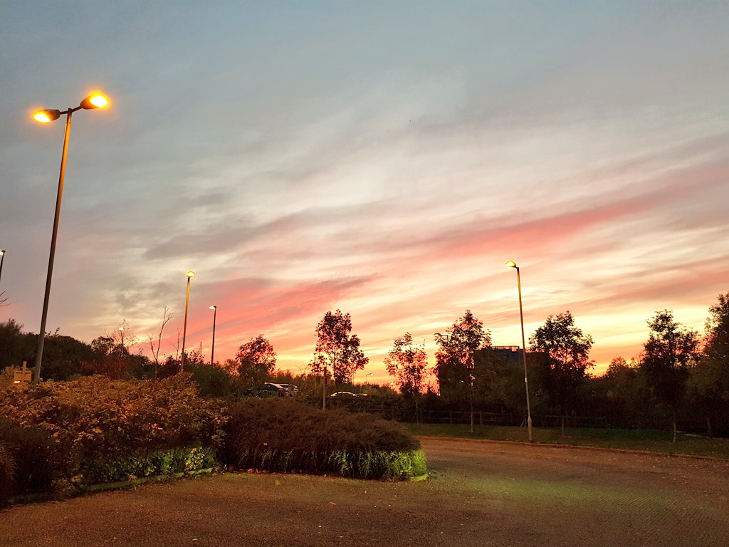 soph_turn's tweet photo. Red sky at night... https://t.co/5Qwl9rlaTS